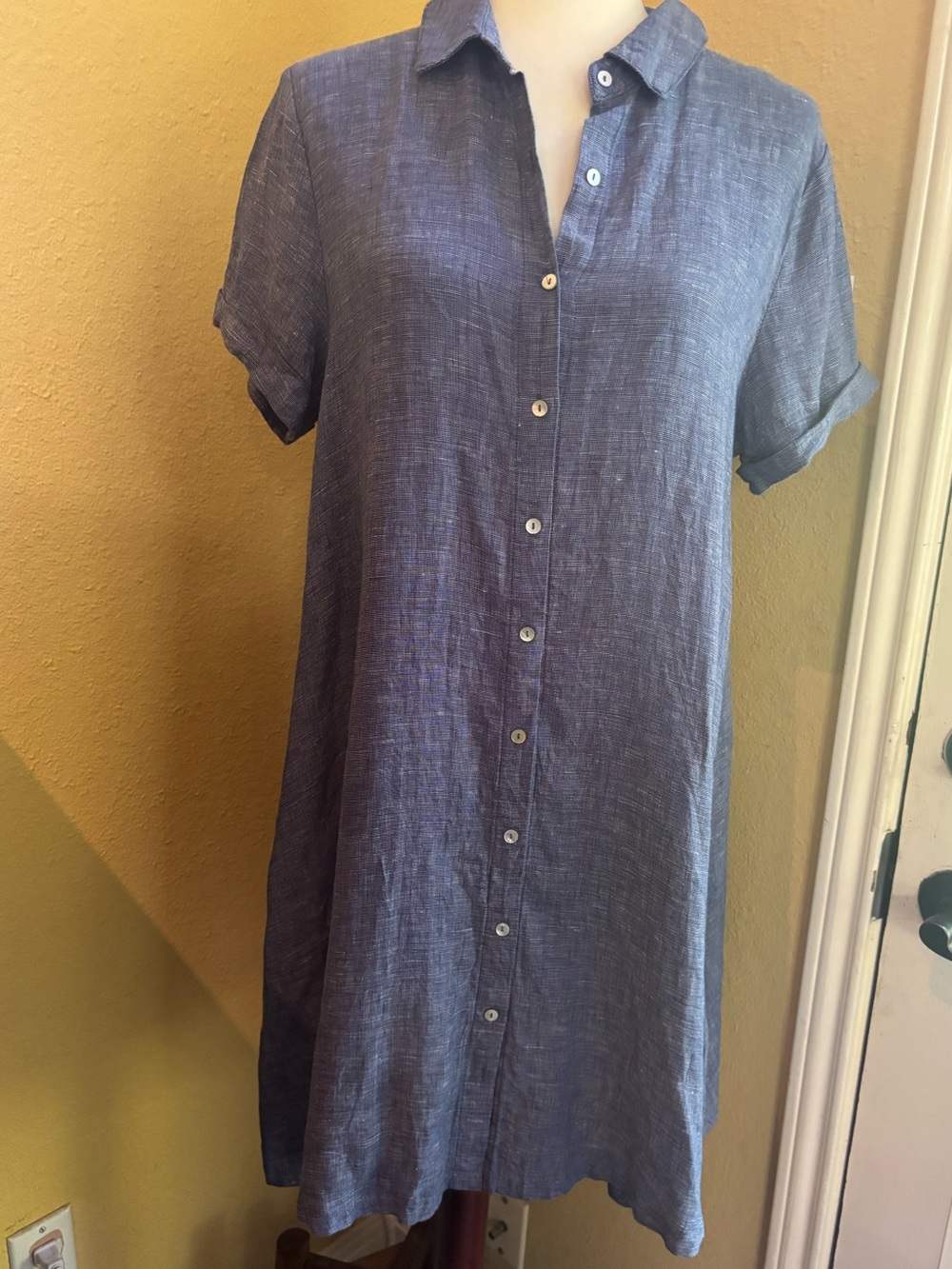 Tahari 100% linen blue shirtdress. Large